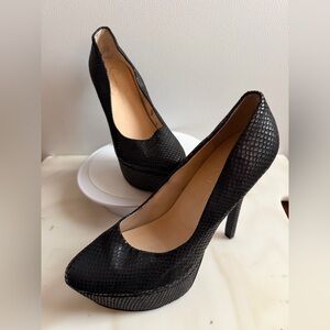 Jessica Simpson - Black Platform Snakeskin Textured Heels